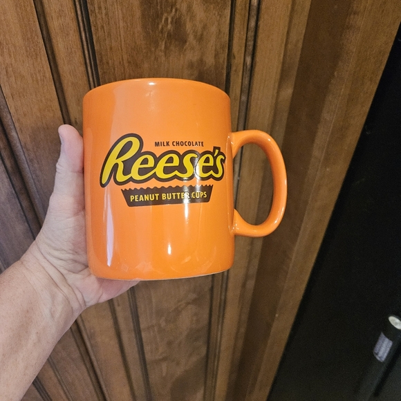 Reese's Peanut Butter Cup 32oz coffee mug like new - Picture 2 of 4